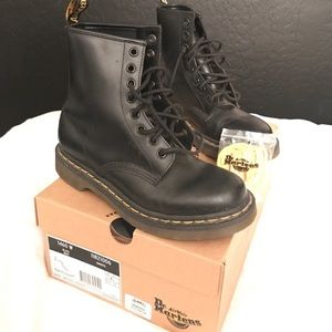 Black Dr. Martens size 6